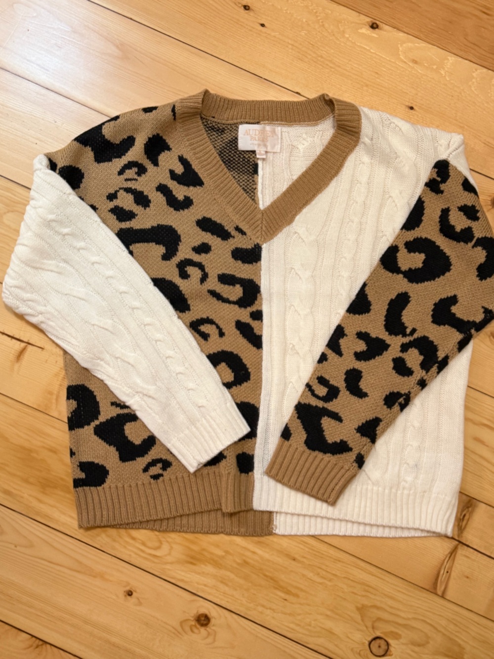 Audrey Parks Leopard Print V‑Neck Cable Sleeve Sweater - Tan/Black & Cream Small